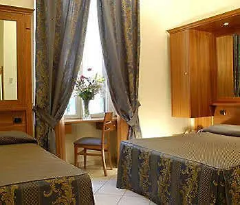 Dama Private Pensión 4*